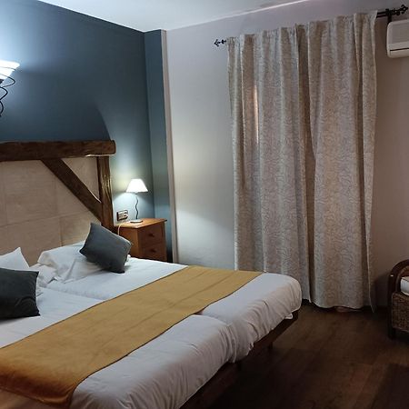 Hotel Rural Los Tadeos Zahara De La Sierra Εξωτερικό φωτογραφία